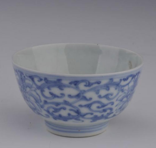 青花缠枝莲小碗