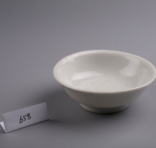 白釉小盏
